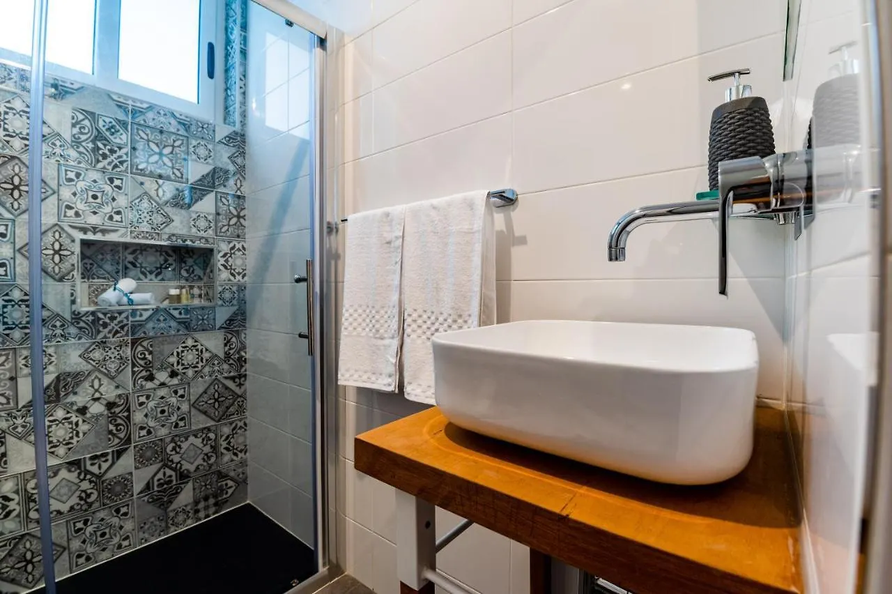 Monreal Boutique Townhouse - R024Rm2 Hotel Paola Guest house